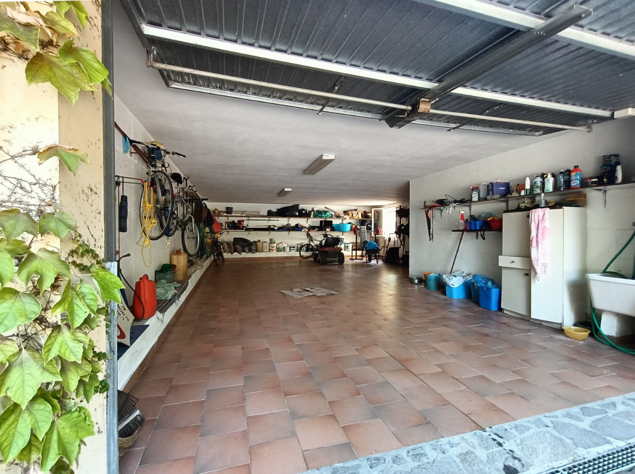 GARAGE