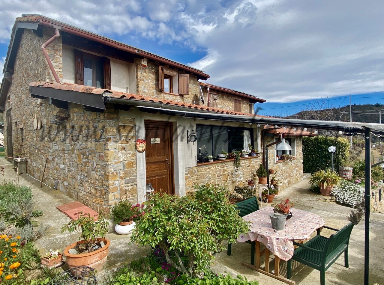 DA807_01-TERRA-ITALIA-IMMOBILIEN_LIGURIEN_DOLCEACQUA_LANDHAUS_SEAVIEW_MEERBLICK